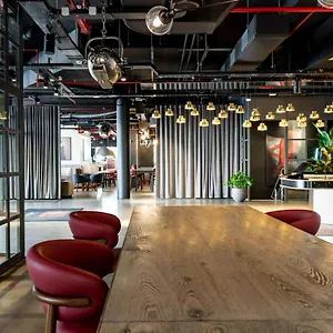 **** Hotel Radisson Red Bélgica